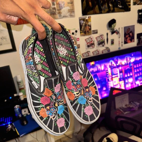 Shoes - Picture 8 of 8